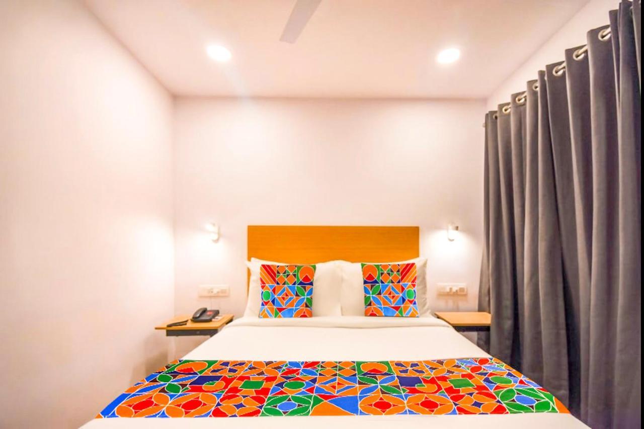 Fabexpress Heera Holiday Inn Calcutta Eksteriør billede