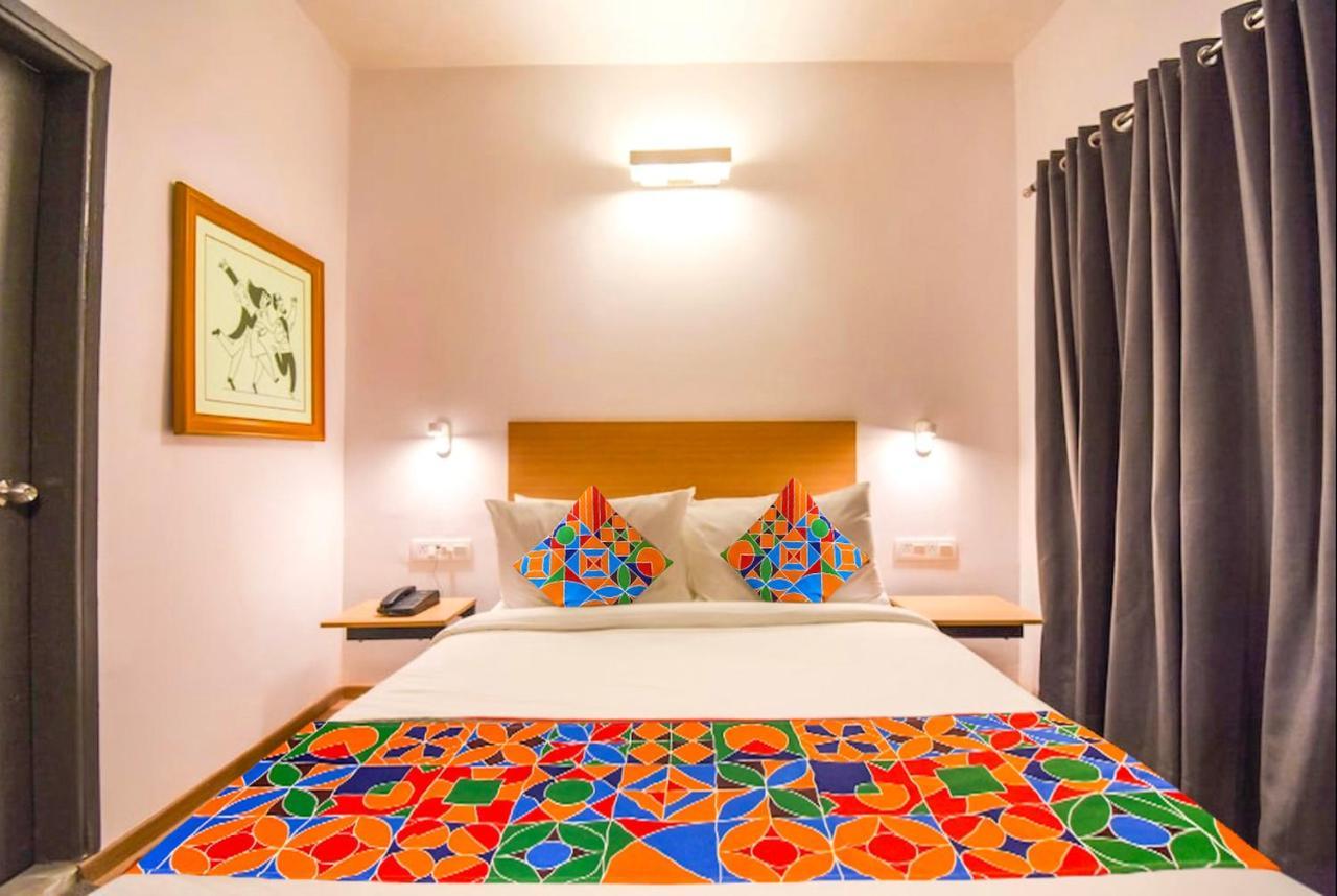 Fabexpress Heera Holiday Inn Calcutta Eksteriør billede